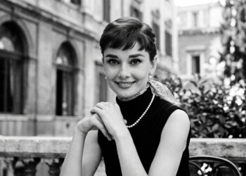 Frase do dia de Audrey Hepburn, atriz britânica e humanitária: "Ninguém pode fazer você sentir inferior sem a sua permissão"