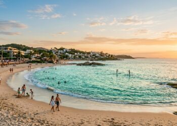 Em apenas 28 km de litoral, esta cidade reúne 15 praias e foi uma das que mais cresceram no Rio
