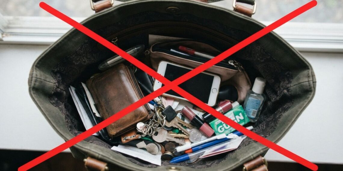 Como manter sua bolsa de mão sempre impecável e leve com estas dicas de organização