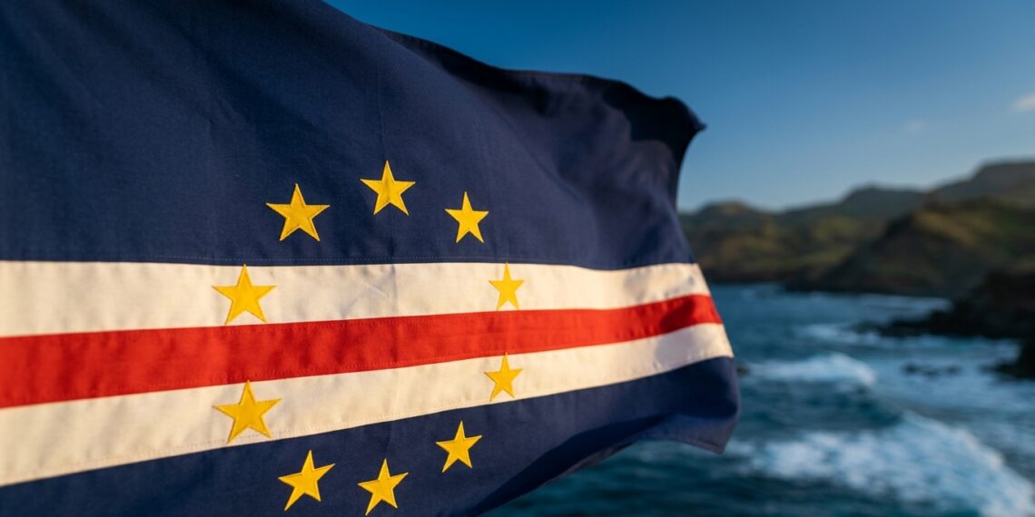 A única bandeira africana com um círculo de estrelas e por que Cabo Verde escolheu o céu em vez da terra