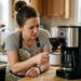 Como limpar o bico da cafeteira que está entupido: o truque simples que remove a sujeira e faz o café ficar gostoso de novo