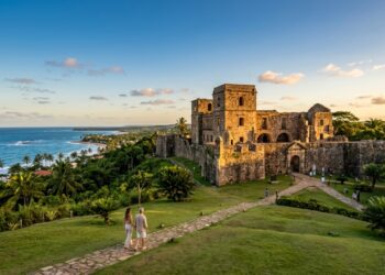 O primeiro castelo construído pelos portugueses no Brasil fica neste paraíso baiano