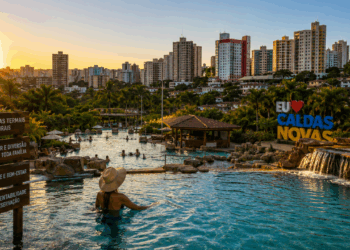 A água brota do chão a quase 60°C sem nenhum vulcão por perto: o maior manancial hidrotermal do mundo fica em solo brasileiro