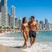 Uma extensa faixa litorânea entre dois gigantes do turismo: o badalado balneário catarinense que atrai multidões
