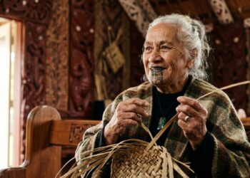 Provérbio maori: "quem caminha sozinho chega rápido; quem caminha com outros chega longe”