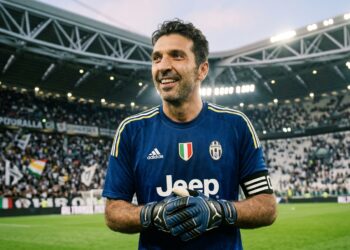 Frase do día de Gigi Buffon, experiente e equilibrado: "O tempo não desmente os que trabalham com integridade; ele apenas confirma seu valor." – Essa declaração mostra como a consistência ética constrói legados respeitados e por que a integridade é a base de toda reputação duradoura.