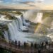 Quedas colossais e névoa eterna: com 275 saltos em 2,7 km, o único refúgio onde três países se tocam abriga a maior maravilha natural do planeta