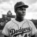 Frase do dia de Jackie Robinson, basebolista pioneiro: "Uma vida não vivida para os outros não é uma vida"