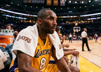 Frase do dia de Kobe Bryant: "Eu vou trabalhar enquanto você dorme." – A obsessão que define os campeões e o verdadeiro preço do sucesso quando ninguém está vendo o trabalho que acontece nos bastidores.
