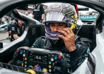 Frase do dia de Lewis Hamilton: "Sob pressão, os diamantes são formados." – O segredo emocional para performar bem quando tudo está em jogo segundo o piloto que mais quebra recordes.
