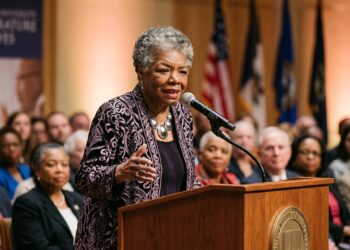 Frase do Dia de Maya Angelou: "Não importa o quanto você tenha enfrentado, você não nasceu para fracassar." Uma reflexão sobre resiliência e autodeterminação
