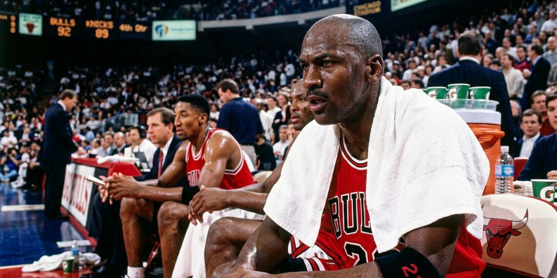 Frase do dia de Michael Jordan: "Nunca fui tão preparado quanto meus competidores, mas estava mais motivado." – Como a confiança transforma talento em liderança e por que acreditar em si mesmo é uma vantagem competitiva invisível.