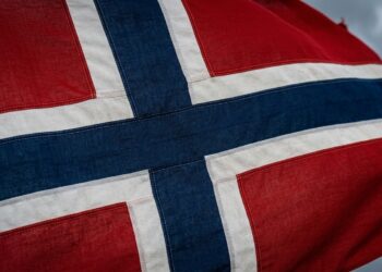 A bandeira da Noruega levou 77 anos para ser reconhecida: a história da cruz nórdica que resistiu à união com a Suécia