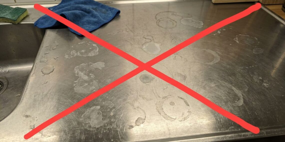 Diga adeus às manchas de água e ao aspecto fosco das suas superfícies de inox: o truque do óleo de coco que cria uma película impermeabilizante natural para repelir líquidos e manter o brilho impecável sem produtos químicos caros