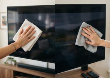 Limpar a tela da TV com pano seco ou levemente umedecido em álcool isopropílico: veja a diferença e qual é o jeito certo de não manchar o display, segundo técnicos