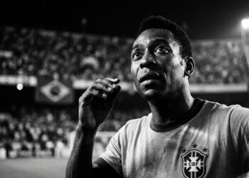 Frase do dia de Pelé, futebolista lendário brasileiro: "O sucesso é nada sem dedicação"
