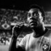 Frase do dia de Pelé, futebolista lendário brasileiro: "O sucesso é nada sem dedicação"