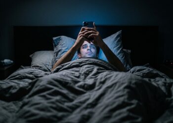 O que o cortisol faz com seu sono e como a melatonina pode reverter isso em 2 semanas