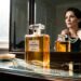 Frase do dia de Coco Chanel, designer francesa e liberadora da moda: "Uma mulher sem perfume é uma mulher sem futuro — e sem liberdade"