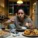 Por que você come mais quando está ansioso: a neurologia da compulsão alimentar