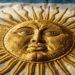 O Sol de Mayo revelado: "Esqueça o que te contaram sobre a heráldica europeia, a verdade por trás deste rosto humano está ligada a…”