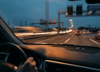 O truque mais extremo de economia do cérebro: por que você apaga a memória de trajetos rotineiros
