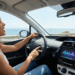 Por que abaixamos o volume do rádio do carro quando fazemos uma manobra? A ciência da sobrecarga sensorial