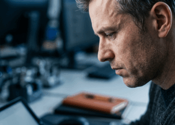 "O inimigo silencioso": como identificar e controlar o hábito inconsciente de tensionar a face enquanto você trabalha