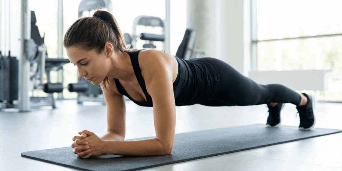 De 20 a 70 anos: esta é a quantidade de segundos que você deve conseguir ficar na prancha abdominal, dependendo da sua idade e o que isso diz sobre a sua longevidade