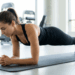 De 20 a 70 anos: esta é a quantidade de segundos que você deve conseguir ficar na prancha abdominal, dependendo da sua idade e o que isso diz sobre a sua longevidade