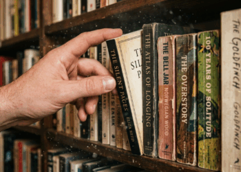 “Seu cérebro está te enganando”: entenda o comportamento de comprar livros e não ler