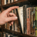 “Seu cérebro está te enganando”: entenda o comportamento de comprar livros e não ler