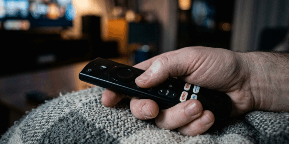 A ciência do binge-watching: entenda a armadilha do streaming antes de dormir
