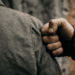 Dar um soco leve no ombro de um amigo ao rir revela um segredo sobre a sua intimidade