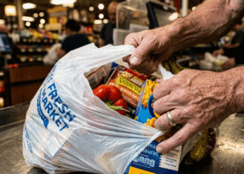 “Por que a fila assusta tanto?”: entenda a mente por trás do pânico no caixa do supermercado