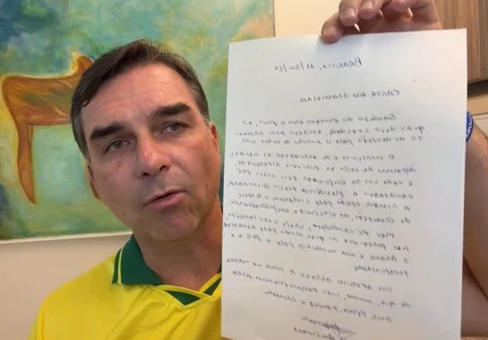 Bolsonaro nomeia Flávio seu porta-voz e pede união dos apoiadores