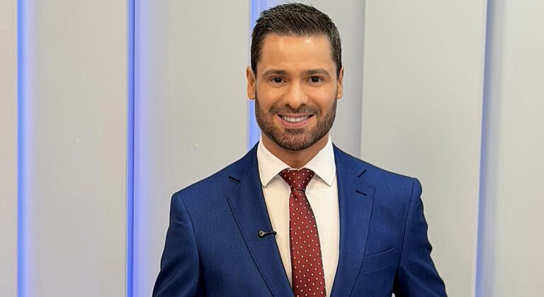 Apresentador Gui Moreira marca presença no intervalo do Debate da Band