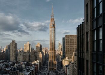 Estrutura do 111 West 57th Street contra o vento