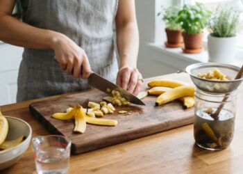 Se você tem cascas de banana sobressalentes, você tem um tesouro em casa: por que e para que usá-las