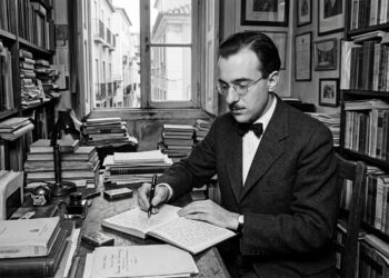 Frase do dia de Fernando Pessoa: “Ser feliz é deixar de ser eu.” – Essa frase, escrita em O Livro do Desassossego, provoca uma reflexão profunda: às vezes, a alegria verdadeira vem quando nos libertamos das nossas próprias amarras egocêntricas.
