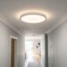 Usar spots de luz direcionável ou plafons de luz difusa na iluminação do corredor de circulação: veja a diferença e qual é a melhor alternativa para ampliar o espaço, segundo arquitetos