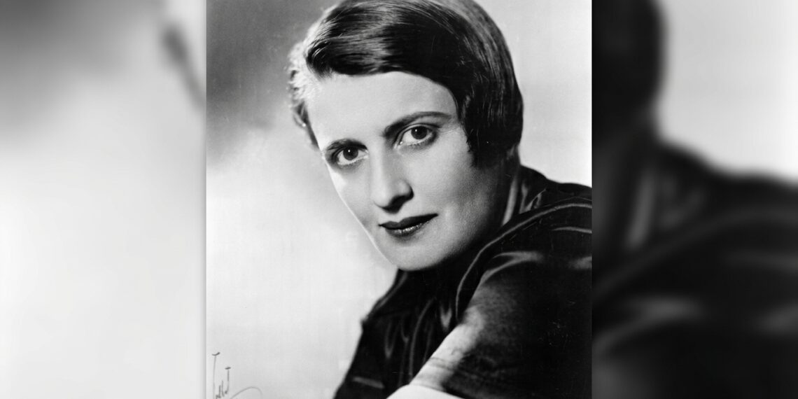 Frase do dia de Ayn Rand, filósofa e escritora russo-americana: "A questão não é quem vai me permitir; é quem vai me impedir”