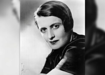 Frase do dia de Ayn Rand, filósofa e escritora russo-americana: "A questão não é quem vai me permitir; é quem vai me impedir”