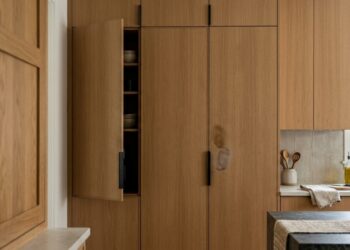 Armários de cozinha com portas lisas em 2026