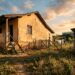 Banheiro do lado de fora: o que a arquitetura das casas antigas revela sobre higiene e classe social