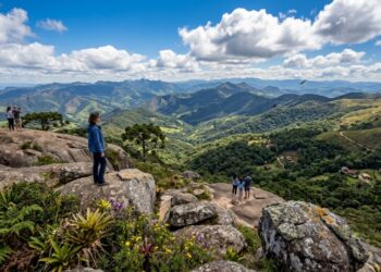 Pequena população pacata e alta gastronomia de montanha: este destino entre os picos mais famosos da serra atrai viajantes em busca de sossego