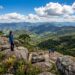 Pequena população pacata e alta gastronomia de montanha: este destino entre os picos mais famosos da serra atrai viajantes em busca de sossego