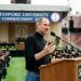 Frase do dia de Steve Jobs: “O trabalho vai preencher uma grande parte da sua vida, e a única maneira de ficar realmente satisfeito é fazer o que você acredita ser um ótimo trabalho.” – Essa frase, dita em um discurso em Stanford, reforça que propósito e paixão podem pesar mais do que qualquer cargo ou reconhecimento externo.