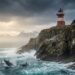Farol centenário sobre penhasco rochoso no Ártico norueguês com baleias e orcas no mar revolto abaixo