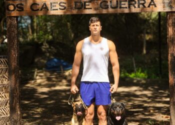 Fuzileiro Naval Lucas Oliveira conquista certificação internacional com o cão de guerra Quill e lança livro